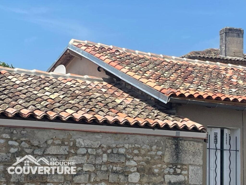 Démoussage toiture à Angoulême - SARL Bouche Couverture